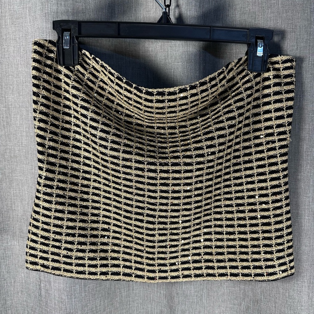 St. John Black & Gold Metallic Knit Crop Top Size Medium.
